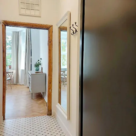 Apartament w kamienicy w sercu miasta Szczecin Wały Chrobrego Apartament *