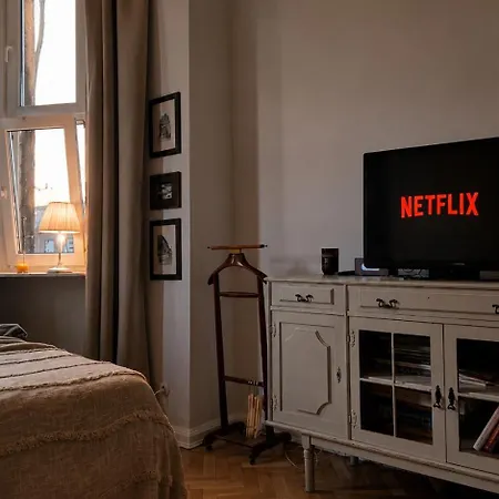 Apartament w kamienicy w sercu miasta Szczecin Wały Chrobrego Apartament *
